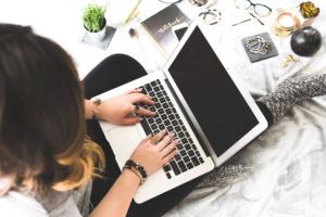 Want to start making money blogging? Do it the smart way and avoid these 5 mistakes every blogger makes when they monetize their blog! Click through for the full post and more online entrepreneur biz tips.